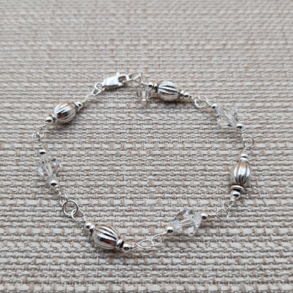7.5 Inch Sterling Silver Unique Shape Clear Crystals Bracelet B565